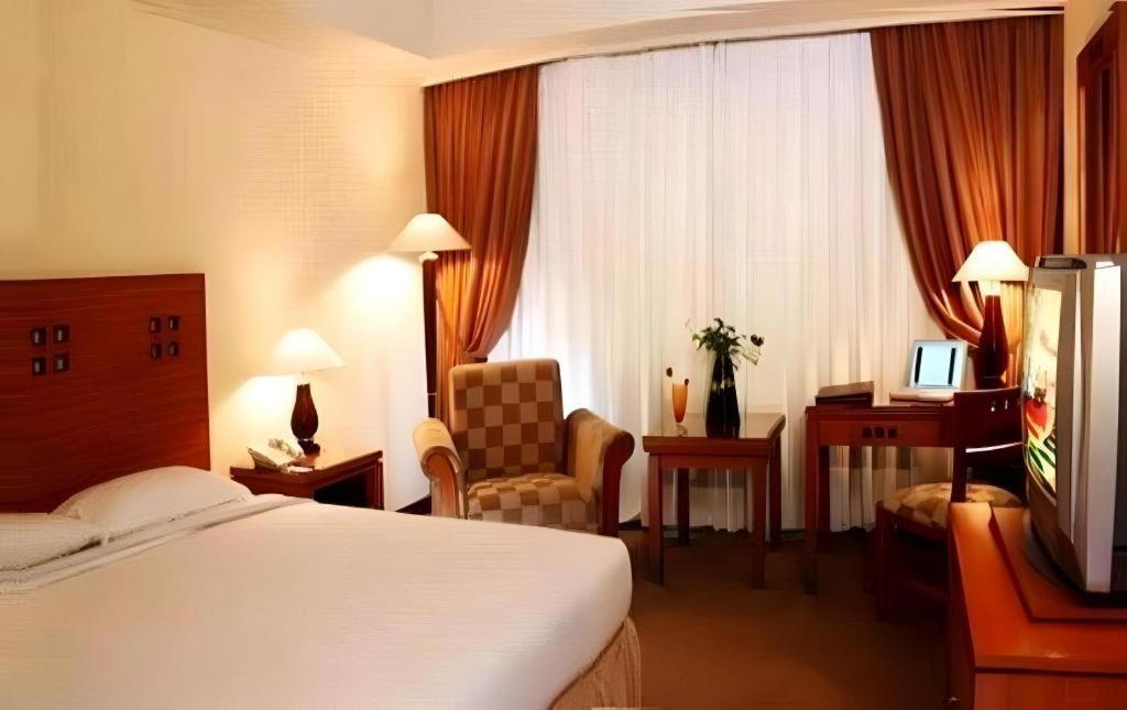 Oasis Amir Hotel Джакарта Экстерьер фото